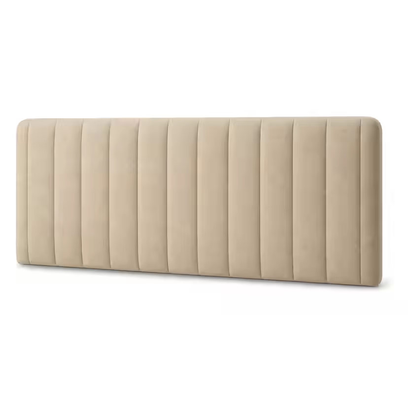 Tête de lit FamBed beige entièrement rembourrée, avec des panneaux rembourrés verticaux.